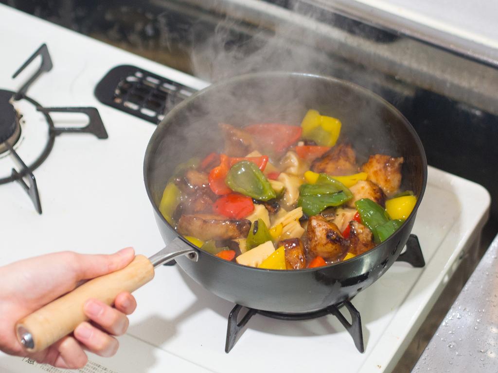 Sugiyama Metal Bratpfanne Induktion und Gas Made in Artisan Pan, 23cm, Tief, Kompatibel, Japan, Stil, Nano-geprägte Oberfläche, Leichtgewicht, Öl-annehmend,