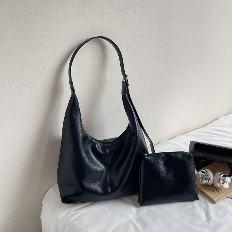 Retro Large Capacity Crossbody Bag - Women s AutumnWinter Shoulder Bag for Work Commute 1980₽