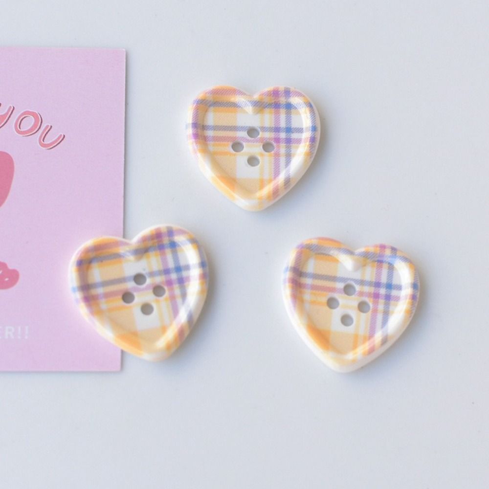10Pcs Cute Buttons Love Shape Doll Accessory New Garment Ornaments