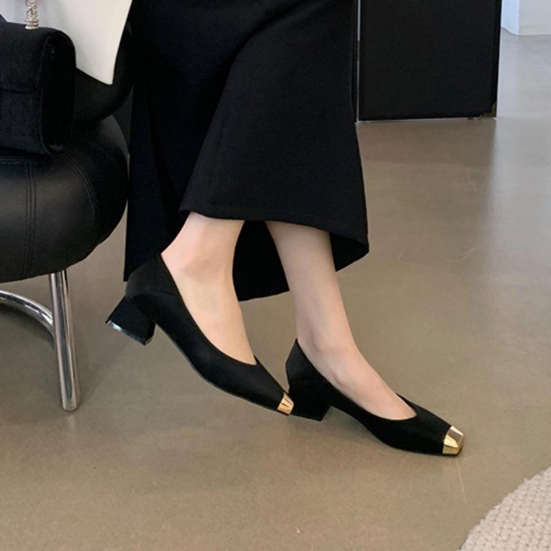 

High heels women s feet are not tired, new color matching metal head widened and fattened thick heel Mary Jane women s shoes 35 чорний