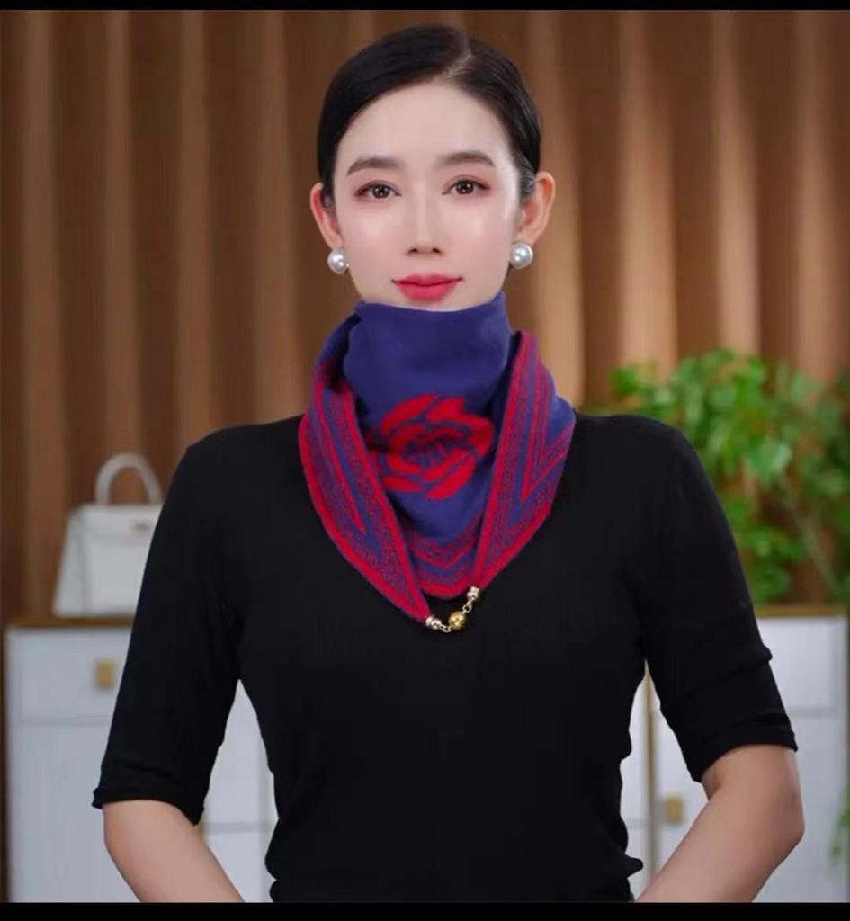 Festlicher Strickdreieckschal mit goldenen Akzenten: Warmer, vielseitiger Winter-Nackenwärmer