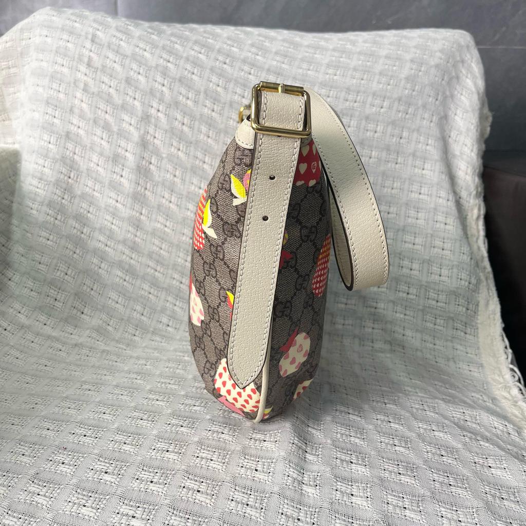 [Pre-Owned] Ophidia Valentine's Day Collection Heart Apple Pattern Logo Leather Dumpling Bag Half Moon Crossbody Shoulder Bag - Very Good #1SAFR72