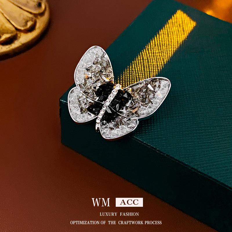 

Корейская модная брошь-бабочка с бриллиантами, легкая роскошь и ощущение высокого класса, зажим для костюма, элегантный темперамент и изысканные аксессуары 1#