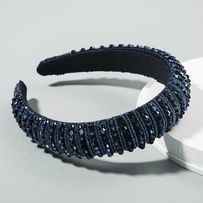 Hairband Handmade Braided Beaded Headband for Women, Made of Sponge Material, Simple and Elegant Face Mask Accessory for Hair.