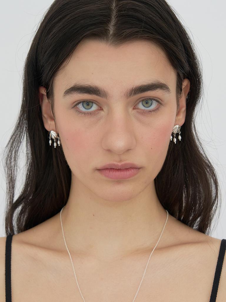Still Instant Concha Pearl Drop Earring