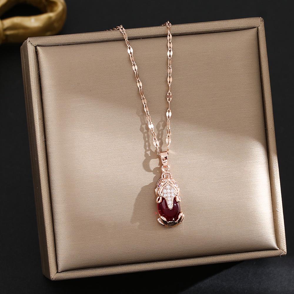 Elegante Pingente de Cabacinha com Fecho de Paz de Jade - Corrente para Clavícula em Aço Titânio no Estilo Chinês Retro