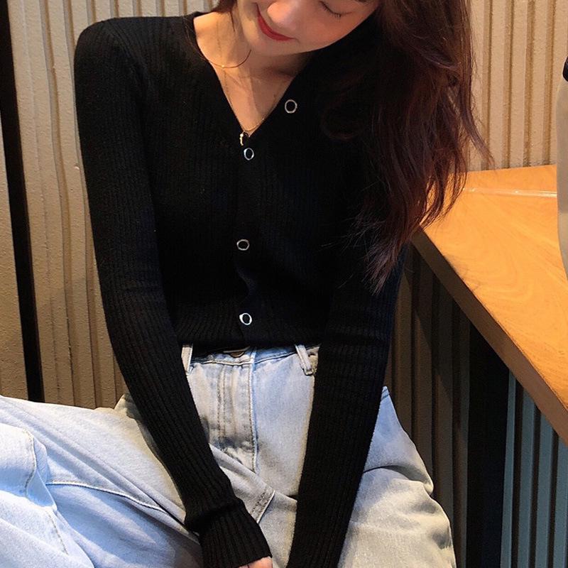 

Stylish Women s Korean-Style Slim Fit Knitted Sweater - Versatile, Soft, Long-Sleeved Base Layer for Autumn/Winter Small