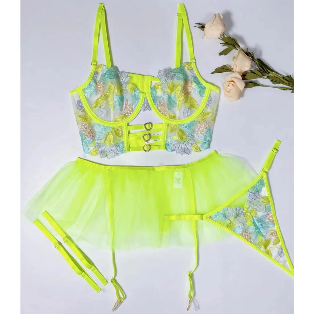 New Sexy Flowers Embroidery Hollow Out Underwear Set For Women Lace Metal Chain Stitching Sexy Lingerie Garters Suit