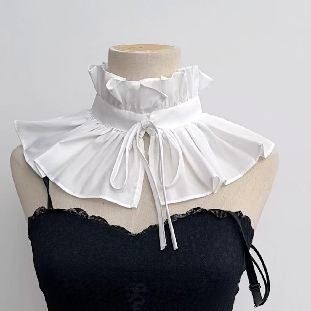 

Стиль «французский двор», декоративная шнуровка с оборками по краю, шарф с оборками в стиле ретро, воротник-стойка, модный взрыв