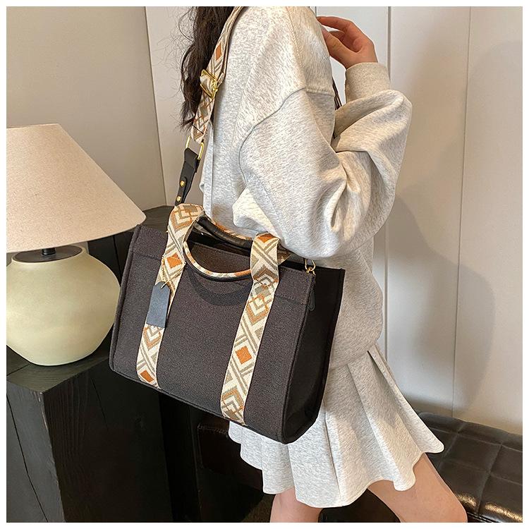 Large capacity canvas tote bag women's new high-end texture handbag fashionable shoulder messenger bag