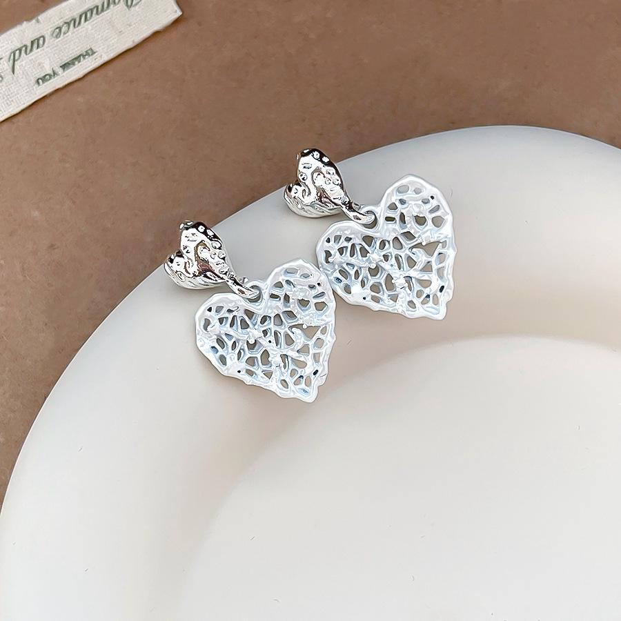 Silver Needle Pleated Heart Geometric Stud Earrings – High-End, Cute, and Fashionable Accessories