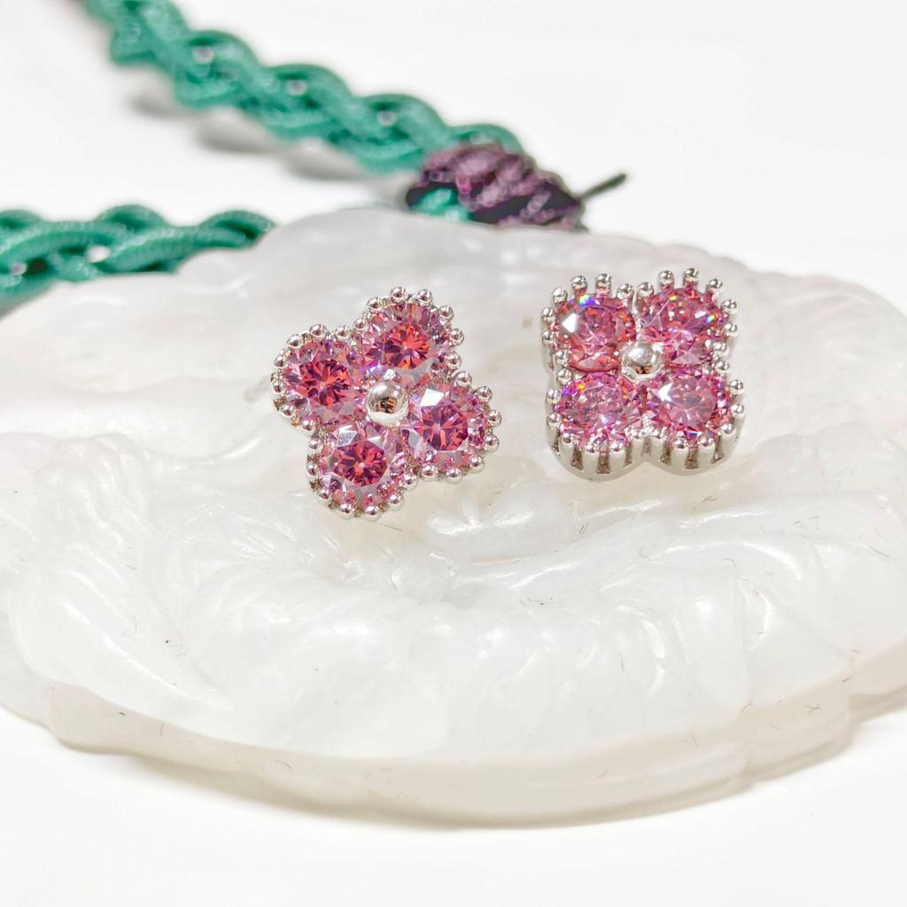 Kolczyki sztyfty Gusen Jewelry z cyrkoniami w kształcie czterolistnej koniczyny dla kobiet - Modny koreański styl lekkiego luksusu