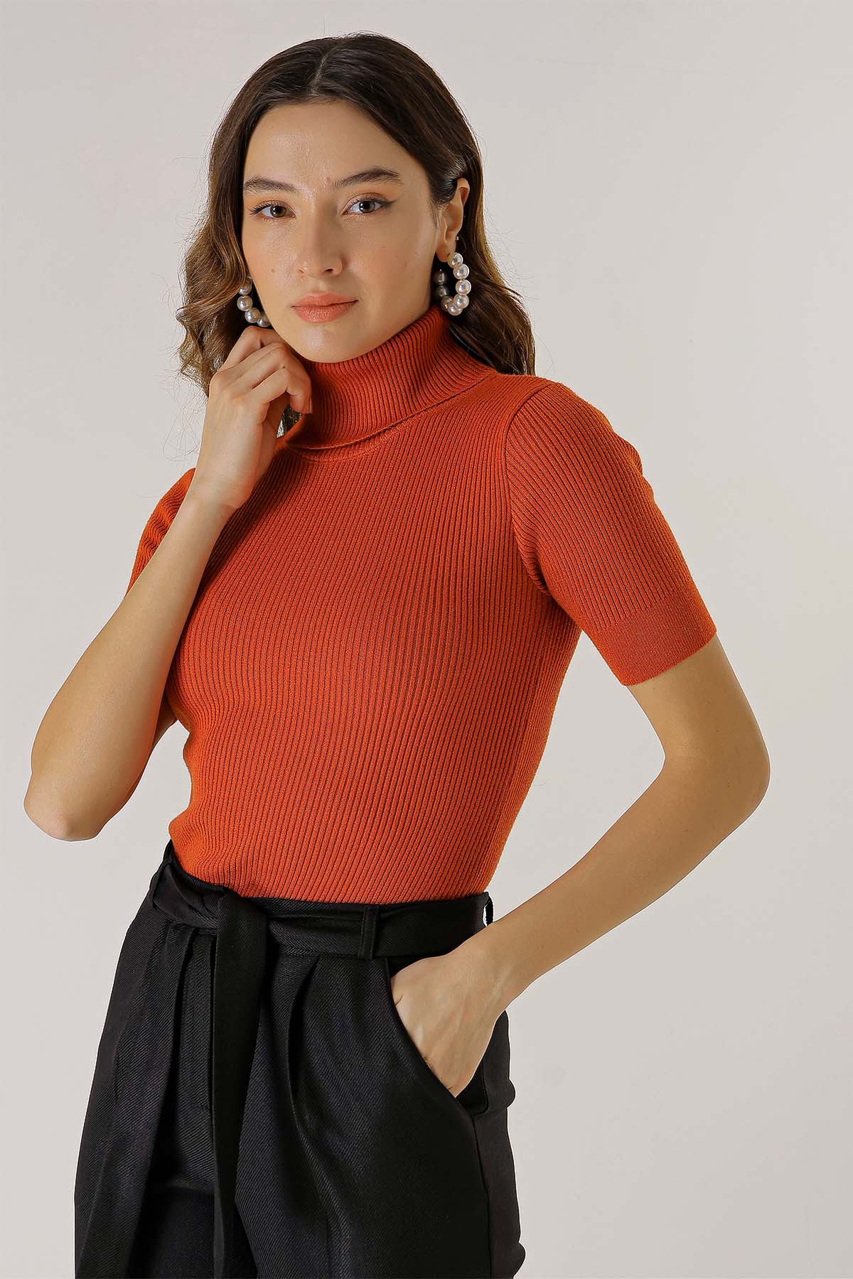 

Свитер из вискозы и блестящей лайкры с воротником и короткими рукавами