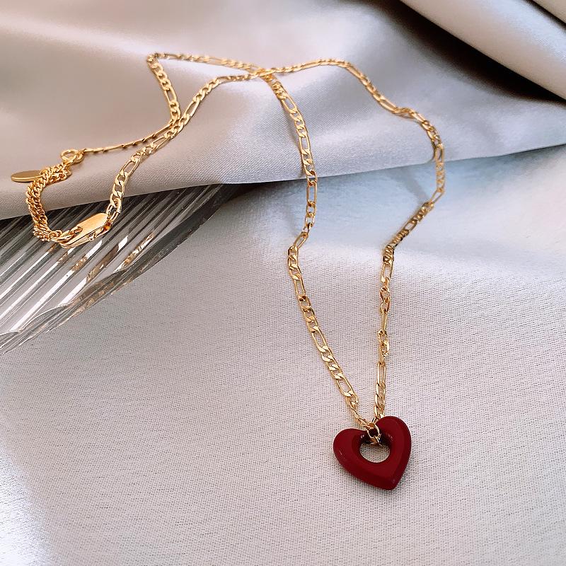 

Европейский и американский тренд Ретро красное сердце Титановая сталь Женское ожерелье