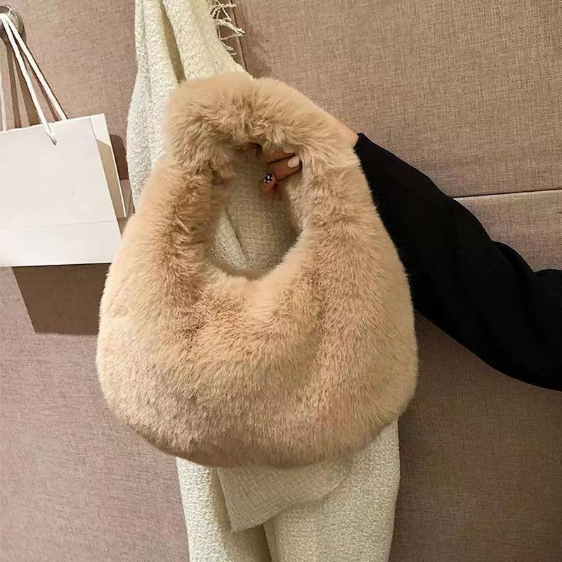 Fur Women's Small Half Moon Bag Luxury Warm Plush Wrist Bags for Women Fashion Furry Short Handle Clutch Ladies Coin Purses