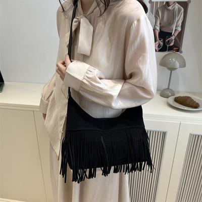 Nouveau sac bandoulière décontracté couleur unie mode rétro pour femme sac à franges à l'épaule sac sous le bras grande capacité de niche pour femme