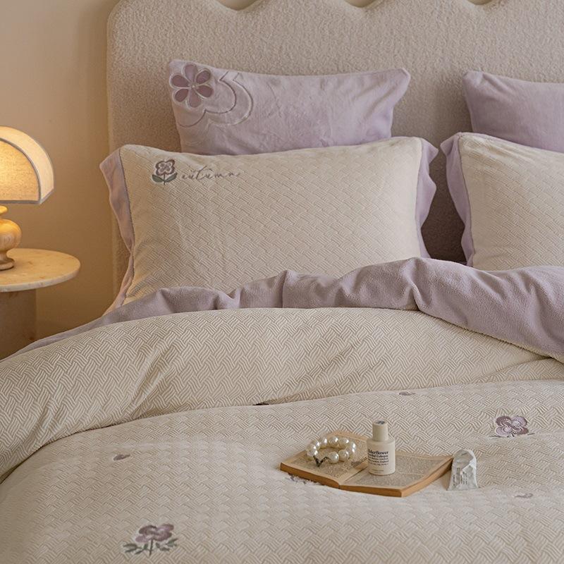 

Thickened Milk Fleece Four-Piece Set, Clear Cartoon Embroidered Coral Fleece Flannel Bed Sheet Quilt Cover Children 1.2m 3pc(quilt cover 150 * 200cm)