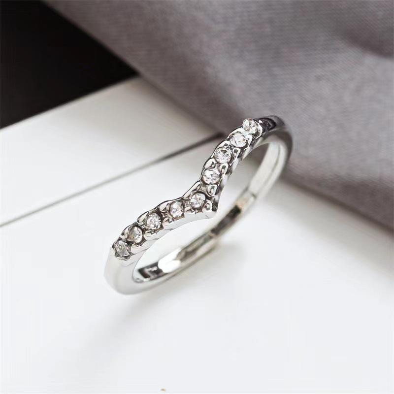 1pcs V-shaped Ring, Uniquely Designed Minimalist Ring, Full Diamond Heart-shaped Tail Ring Decoration.