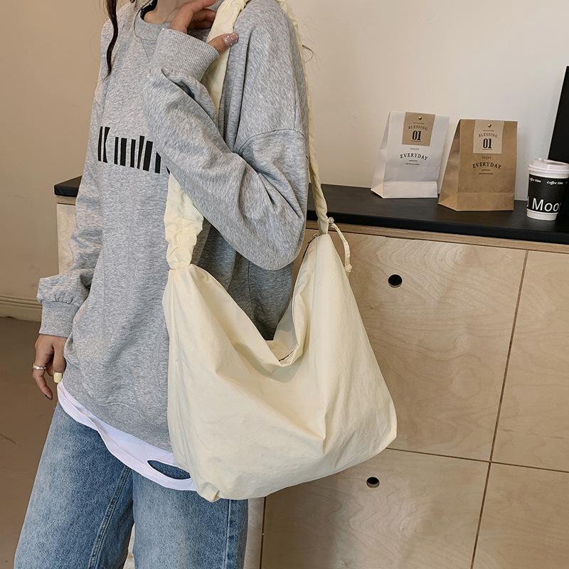 Fashion texture pleated shoulder bag 2025 solid color texture simple underarm dumpling bag women