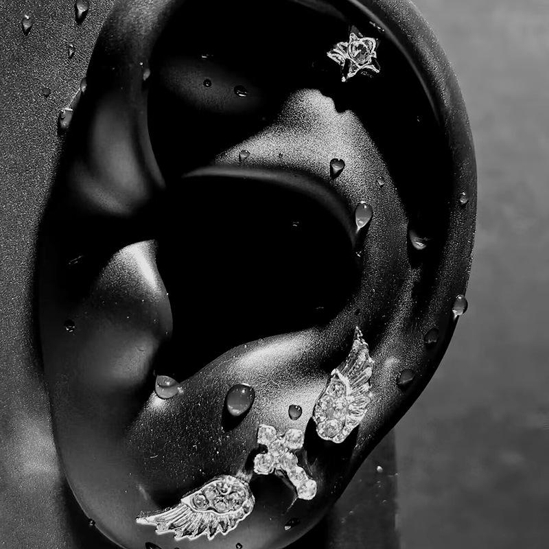 Set di 3/4 Paia di Orecchini Vintage Punk Rosa Zircone Ala Croce Stella Piercing all'Orecchio Gioielli Accessori Piercing alla Cartilagine dell'Orecchio