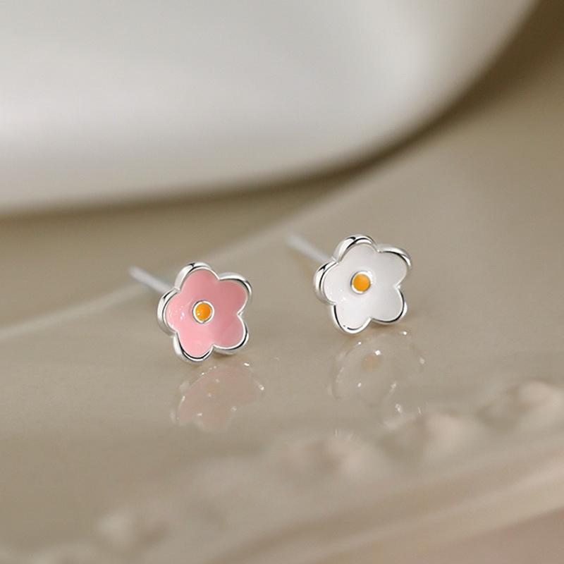 

Серьги-цветы для женщин, маленькие серьги контрастных цветов на Новый год, модные милые ушки на лето