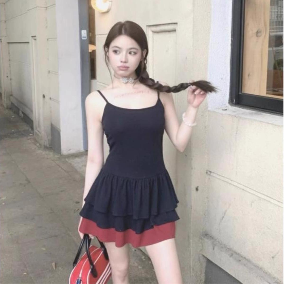 

Стильное и шикарное серое летнее платье на тонких бретельках – французский облегающий крой, юбка «торт» L Premium