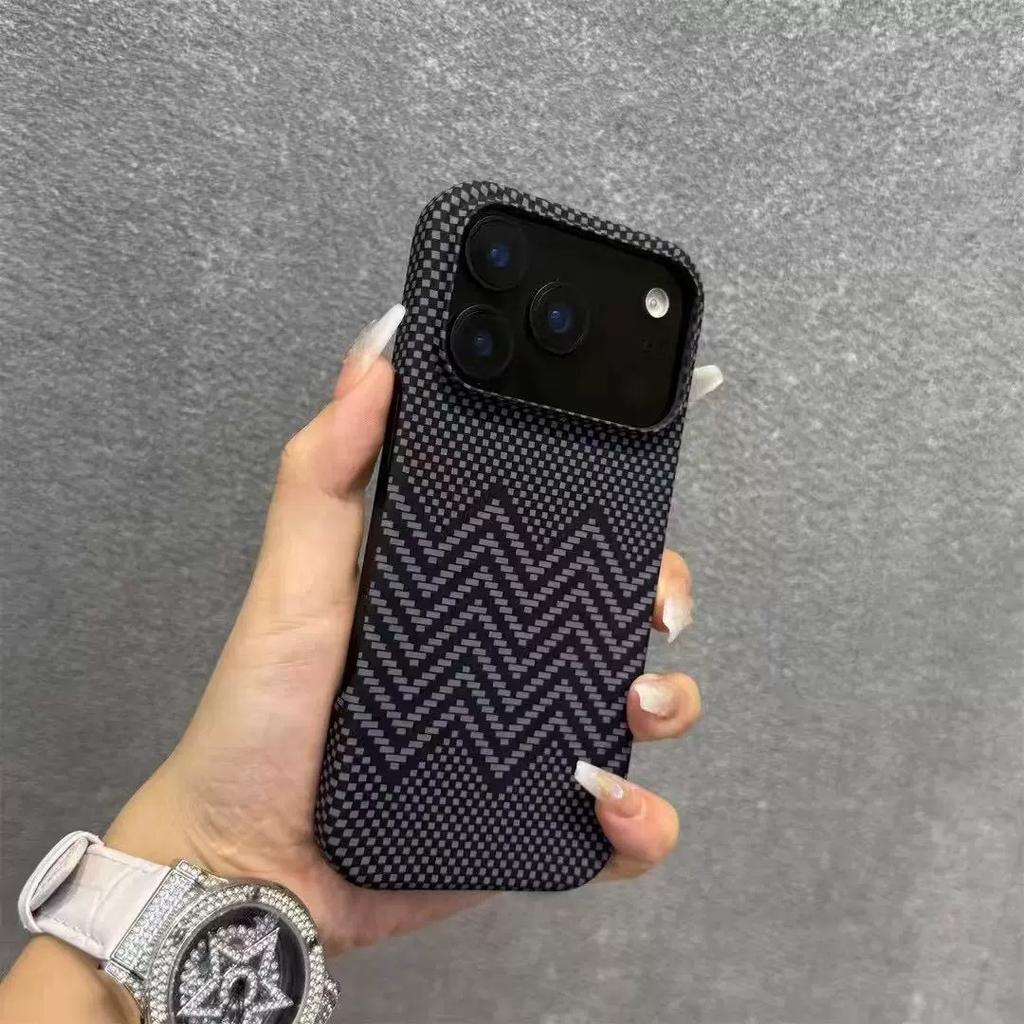 Dotyczy iPhone17proMax Matowe Etui na Telefon z Magnetycznym Mocowaniem Włókno Węglowe Apple 16 Półopakowanie Krata 15 Etui Ochronne