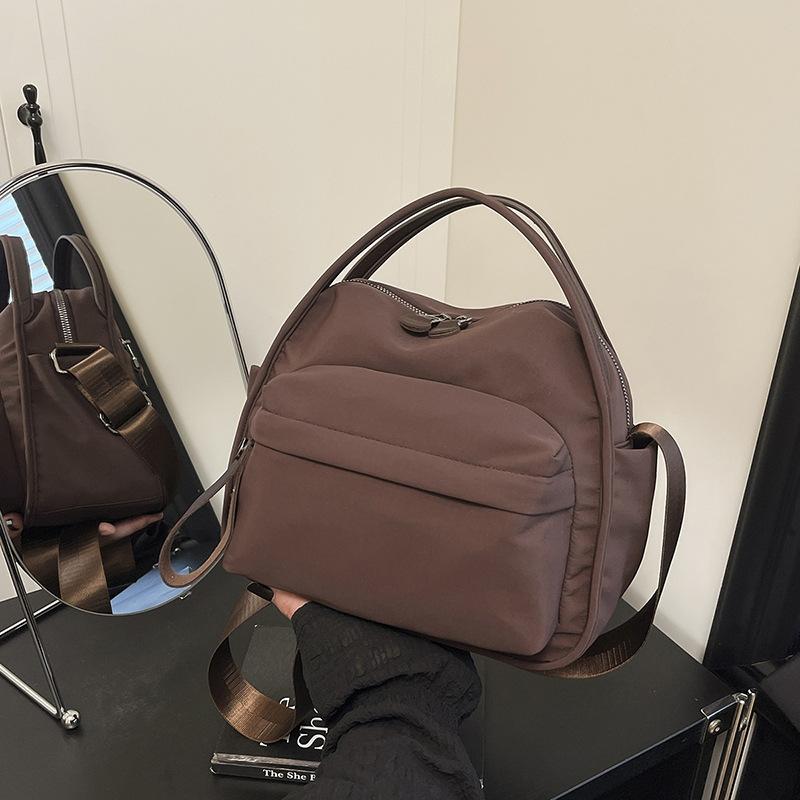 Compact and Stylish Casual Bag for Ladies - Crossbody Bag, Shoulder Bag for Commuting.