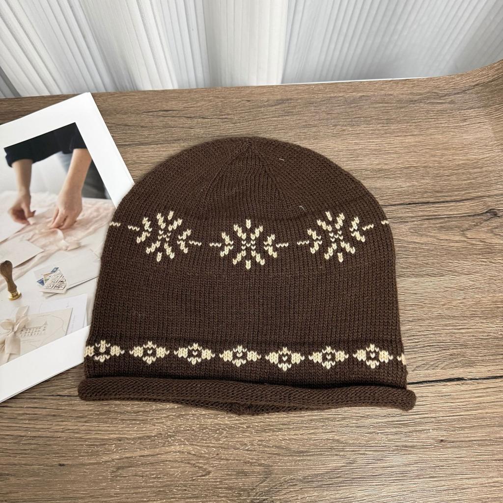 Fashion new knitted hat women's autumn and winter stacking hat versatile face small cold hat loose wool hat