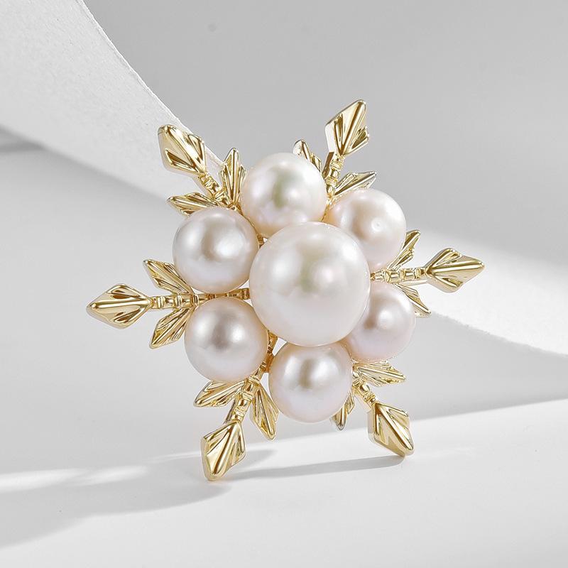 

Брошь из пресноводного жемчуга Design Sense Niche Corsage High-End Small Fragrance Luxury Pin Accessories Christmas Gifts золотой