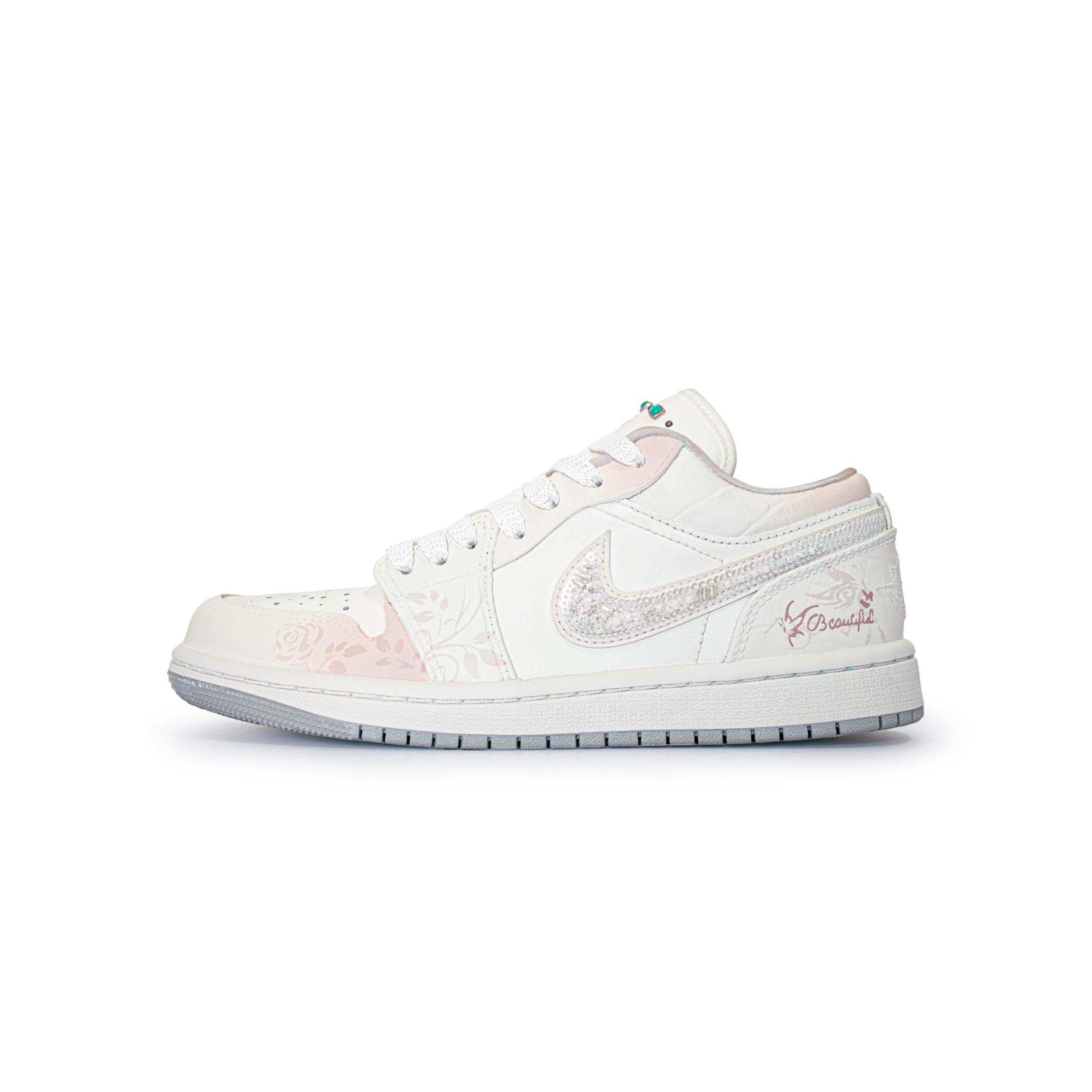 

Jordan Air Jordan 1 Pink Heartbeat Low top Vintage Basketball Shoes Women s White Pink IH7323-100(Team196-) 37.5
