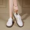 Weiße Schuhe vielseitig Frühling und Herbst flache Plateau-Trainingsschuhe klein 2025 Sommer neu Mädchen Internet-Berühmtheit Bestellungen steigen lässige Sportschuhe