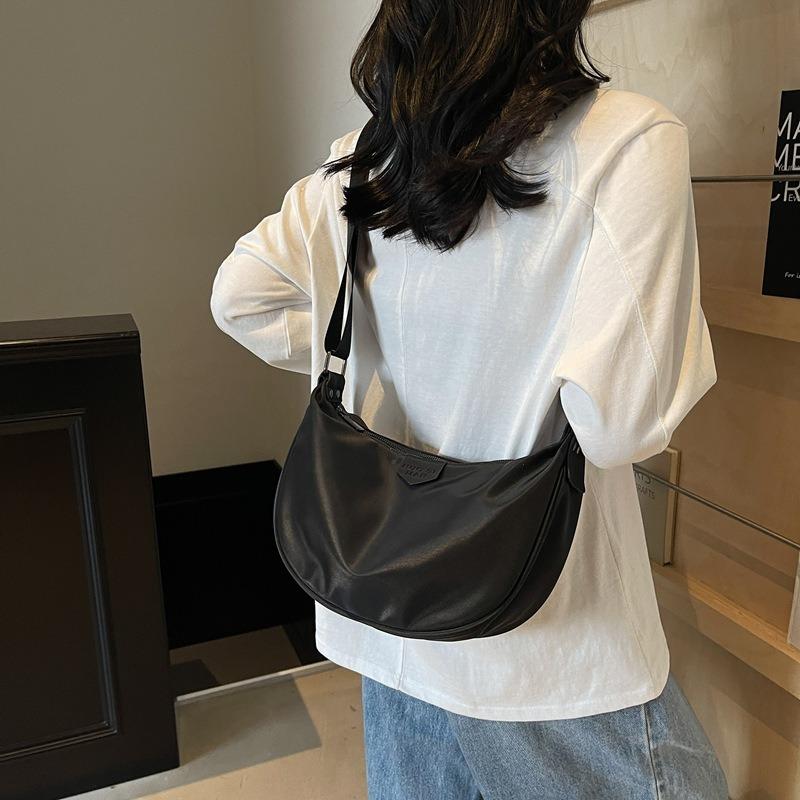 New stylish and simple women's bags casual versatile shoulder dumpling bags go out light messenger bags
