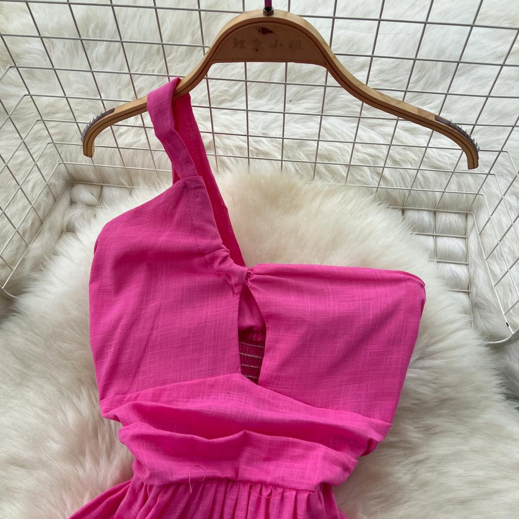 A Slimming Women's Dress with Off-the-shoulder Straps and Ruffles