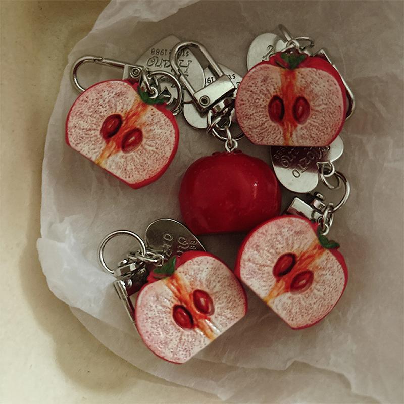 Vivid 3D Red Tomato Keychain Lightweight Resin Fruit Charm Mini Pendant for Phone Case Handbag Gift for Girls