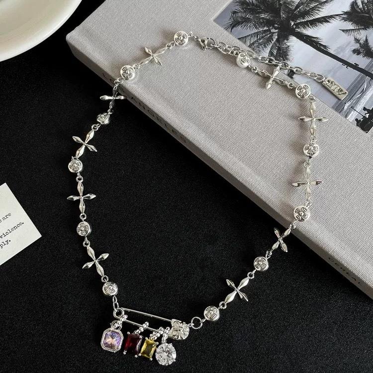Zircon Geometric Cross Brooch Necklace – Stylish High-End Collarbone Chain Accessory