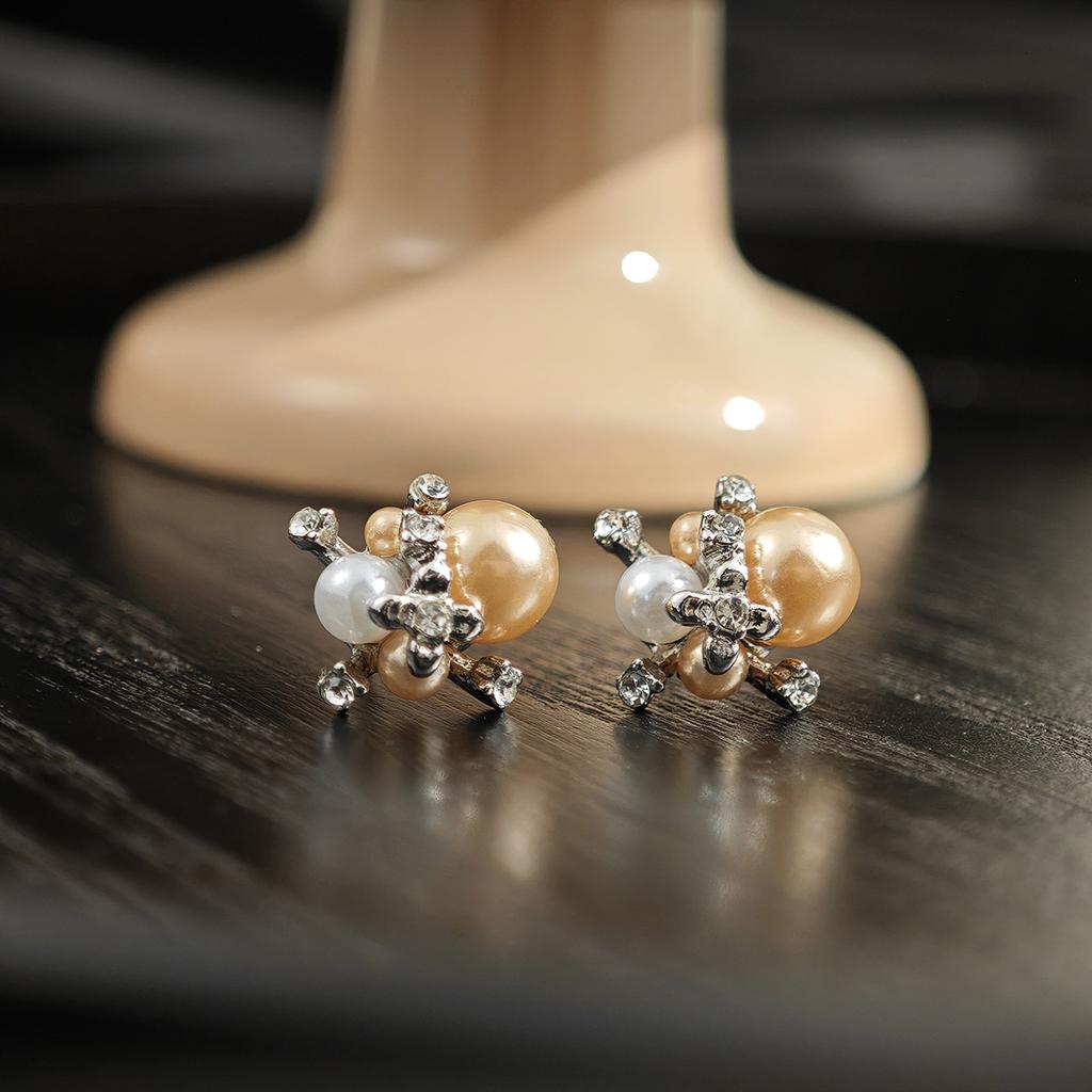French Temperament Gentle Contrasting Color Diamond-Encrusted Flower Pearl Stud Earrings Light Luxury High-End Niche Simple Earrings