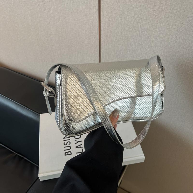 

Popular snake pattern small square bag women s new summer fashion personalized armpit bag retro messenger bag серебряный