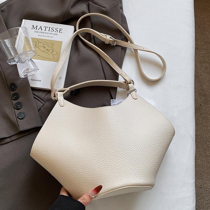 This year, the Korean version of the simple lychee pattern portable mother and child bag is popular, high-end, lightweight and versatile fashion mess