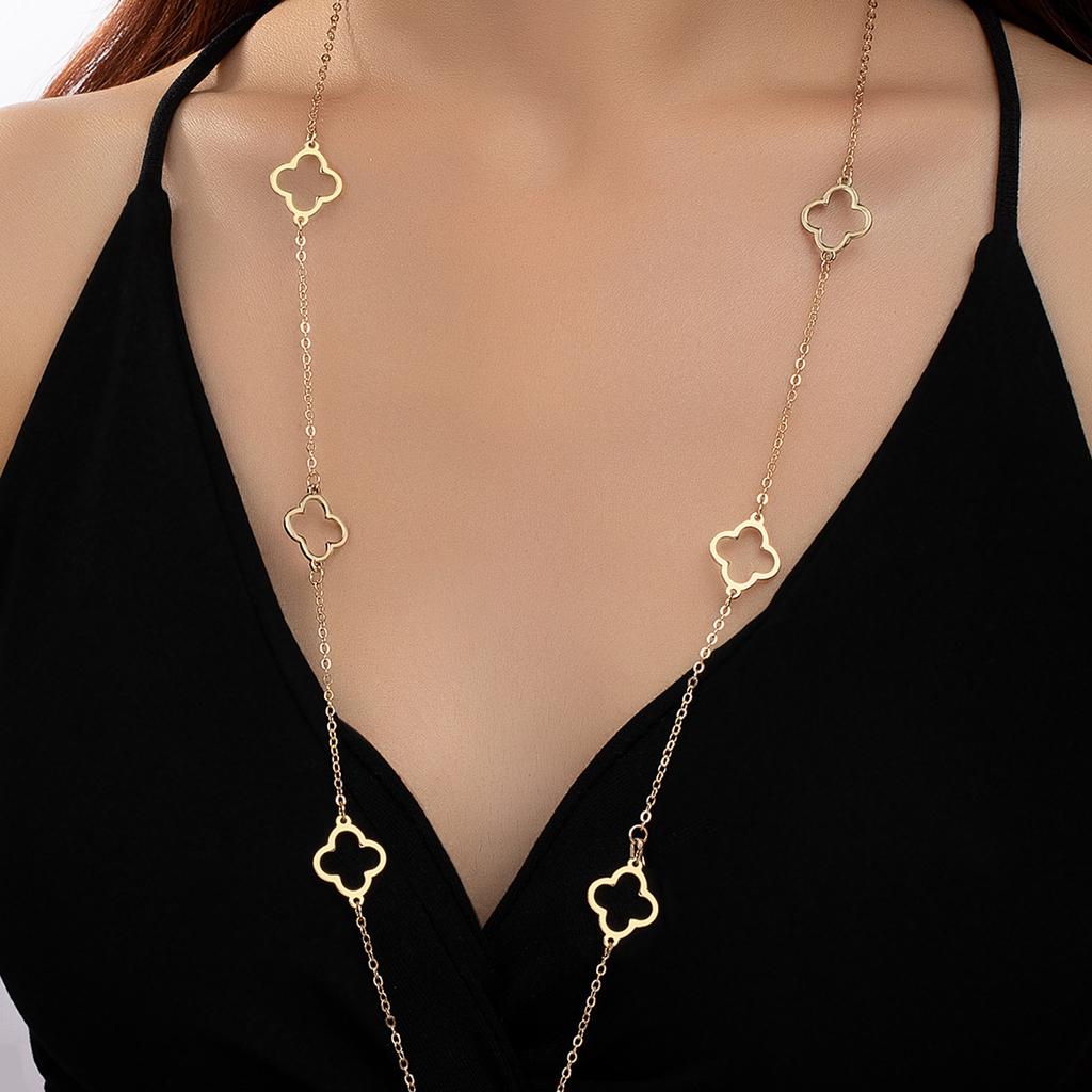 Exquisite French Temperament Jewelry Personalized Temperament Love Earrings Fashion Light Luxury Retro Versatile Metal Earrings