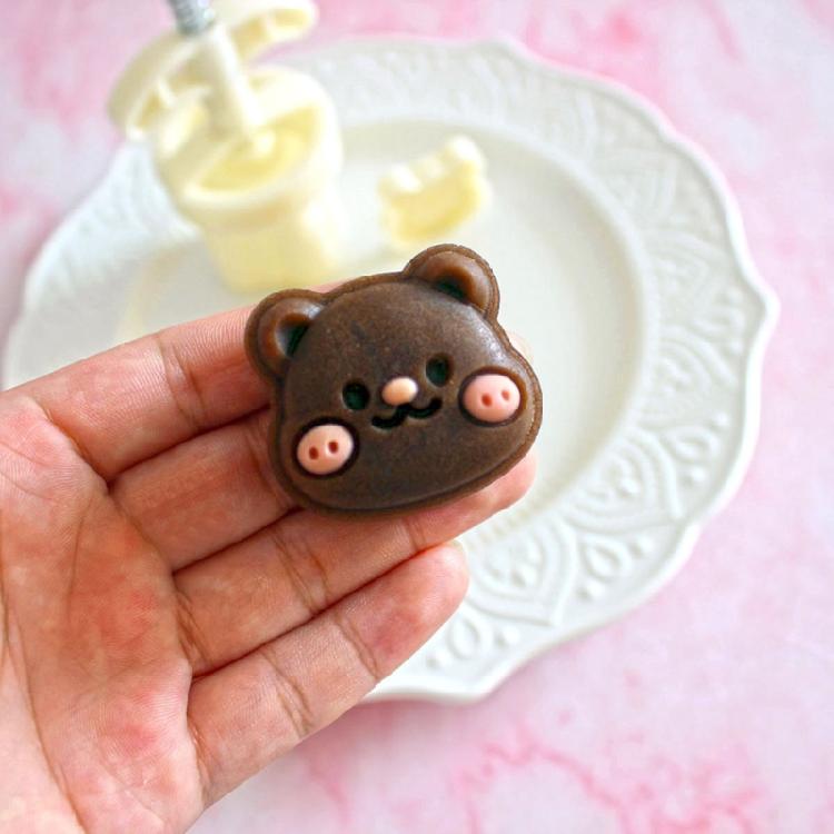 Cartoon Bear Cookie Mooncakes Mold Dishwasher Safe ABS Stainless Steel Materials For Family Baking Activity