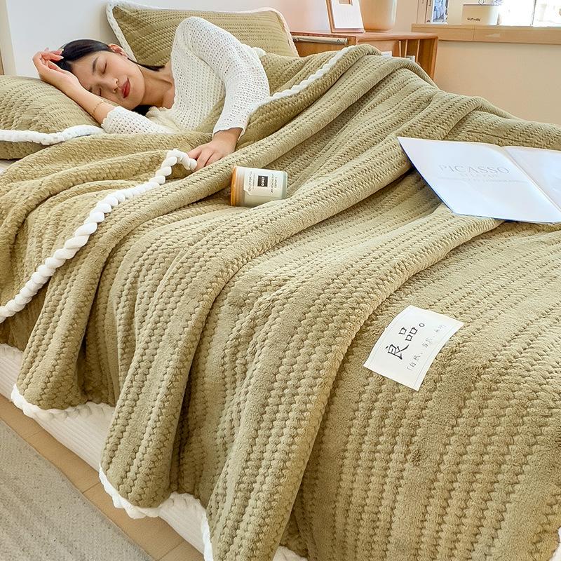 A-grade jacquard plush blanket, solid color twisted flower wrapped plush blanket, office nap sofa blanket