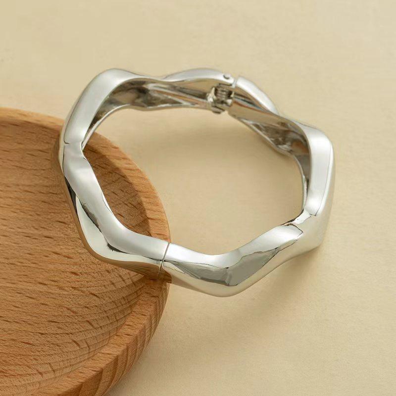 Wave Cold Wind Stacked Bracelet Exaggerated Simple Design Bracelet Light Luxury High-End Jewelry Women