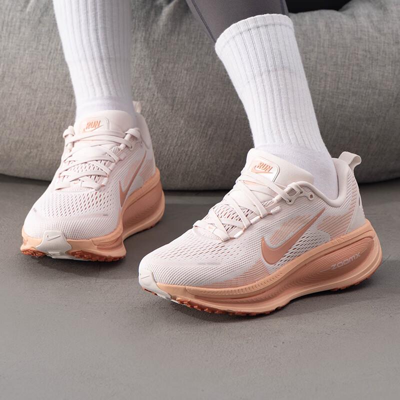 Nike Women s Vomero 18 Neutral Running Shoes 7.5