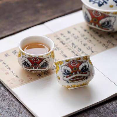 Chinesischer Löwentanz Teetasse Traditionelles Keramik Teeset Gongfu Cha Tasse Geschenk für Teeliebhaber