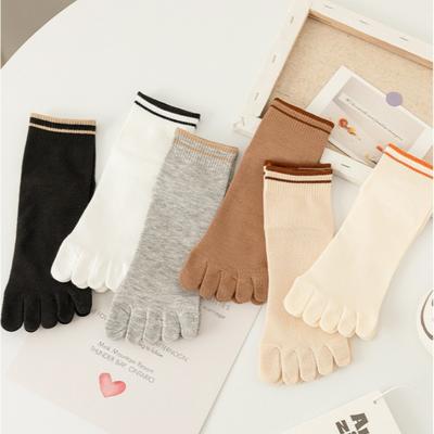 1/4/5 Pairs Women's Five Finger Cotton Socks Anti Odor Striped Mid-Calf Breathable Split Toe Socks for Sports Yoga Pilates