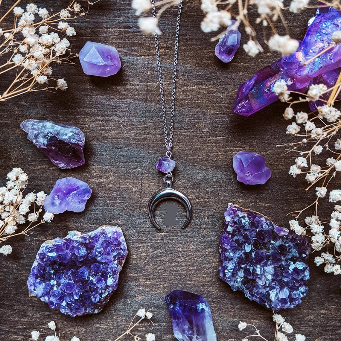 

Charm Goth Silver Color Crescent Irregular Purple Natural Crystal Pendant Necklace for Women Halloween Mysterious Witch Jewelry
