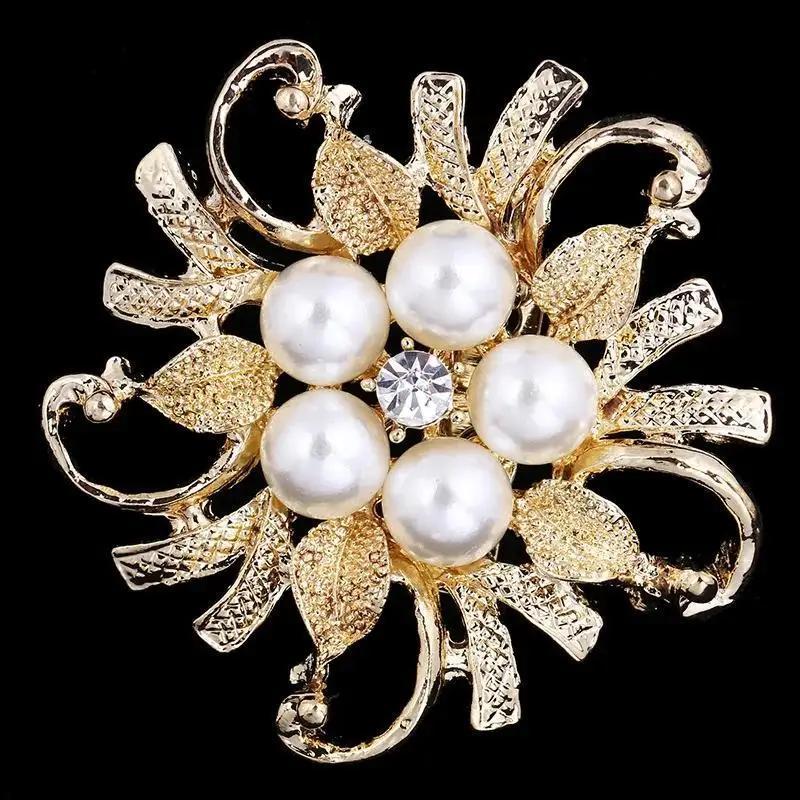 Korean Style Fashionable Crystal Rhinestone Brooch Personalized Versatile Pearl Wreath Brooch Women Silk Scarf Buttoned Broochs gold
