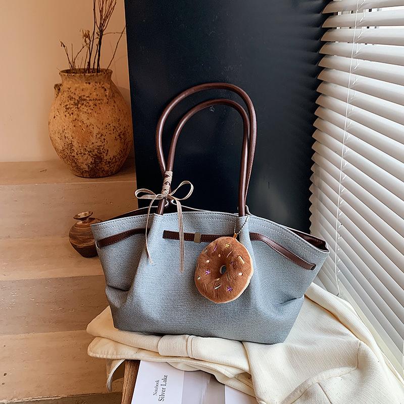 Large Capacity Pleated Bag Women's Autumn and Winter 2025 New Retro Niche Design Shoulder Underarm Bag Commuter Tote Bag