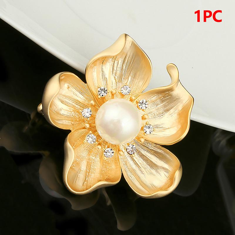 European And American Fashion Retro Alloy Flower Set With Pearl Brooch Chest Flower 1PC золотой